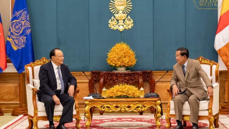 សម្ដេចតេជោ ហ៊ុន សែន អញ្ជើញជួបពិភាក្សាការងារជាមួយ អនុប្រធានគណៈកម្មាធិការអចិន្ត្រៃយ៍នៃសភាប្រជាជនចិនទូទាំងប្រទស