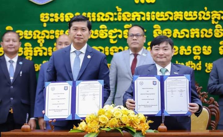 រដ្ឋមន្រ្តីក្រសួងការងារ និងបណ្តុះបណ្តាលវិជ្ជាជីវៈ និងសាកលវិទ្យាធិការ នៃសាកលវិទ្យាល័យប៊ែលធី អន្តរជាតិបានអញ្ជើញចុះហត្ថលេខាលើអនុស្សរណៈនៃការយោគយល់គ្នា ស្តីពី “កិច្ចសហប្រតិបត្តិការលើវិស័យការងារ សន្តិសុខសង្គម និងបណ្តុះបណ្តាលវិជ្ជាជីវៈ”
