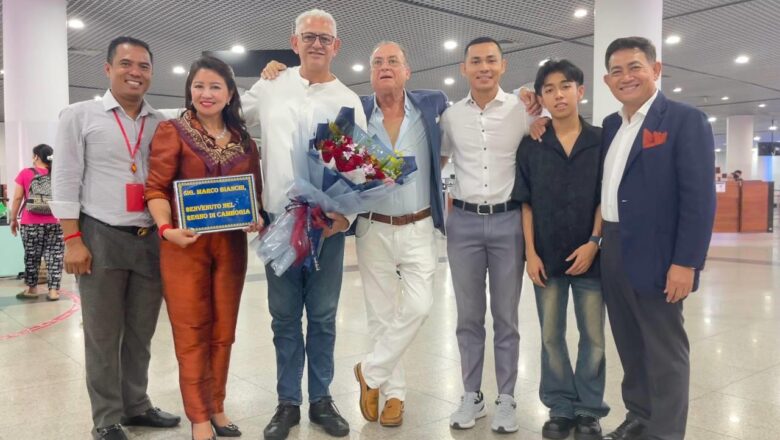 អ្នកចម្រៀងលំដាប់ពិភពលោក សញ្ជាតិអ៊ីតាលី និងជានាយកគ្រប់គ្រងកម្មវិធីប្រគំតន្រ្តីរបស់លោក Andrea Bocelliមកដល់កម្ពុជា