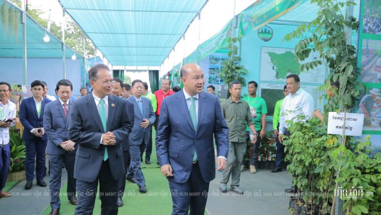 សាធារណជន អាចអញ្ជើញទៅទស្សនា និងទទួលយកកូនឈើដោយឥតគិតថ្លៃ នៅទីស្តីការក្រសួងបរិស្ថាន