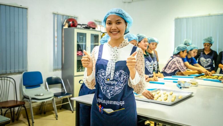 កម្មវិធី១,៥លាននាក់៖ ពលរដ្ឋមកពីគ្រួសារក្រីក្រពេញចិត្តចំពោះវគ្គបណ្តុះបណ្តាលរបស់រាជរដ្ឋាភិបាលដែលបានទាំងជំនាញ និងប្រាក់ឧបត្ថម្ភ