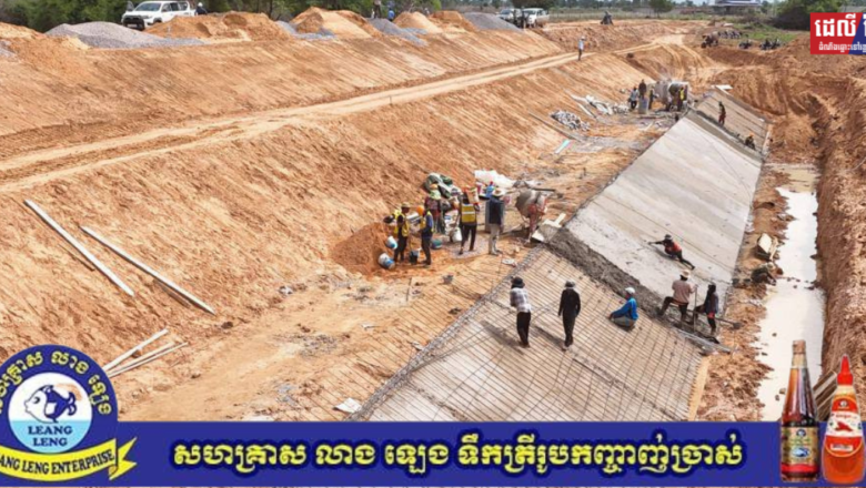 ទំនប់បង្វែរចរន្តទិសទឹកស្ទឹងស្រែង ដែលមានការជីកព្រែកសិប្បនិម្មិតប្រវែង ៤៥០ម៉ែត្រ និងទំនប់ស្ទាក់ស្ទឹងប្រវែង ១០០ម៉ែត្រ ស្ថិតនៅក្នុងឃុំស្លែងស្ពាន ស្រុកស្រីស្នំ ខេត្តសៀមរាប ។