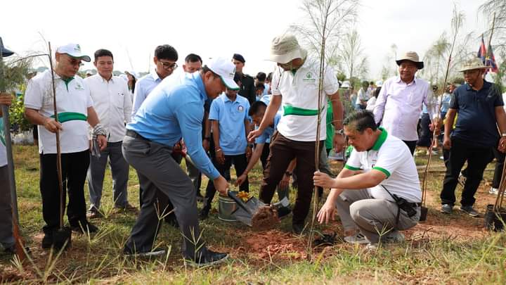 លោកបណ្ឌិត កៅ ថាច ដឹកនាំសហការីនិងរដ្ឋបាលស្រុកខ្សាច់កណ្តាល យុវជនដាំកូនឈើលើកទី២ចំនួន ១៥០០ដើម “កូនឈើមួយ ក្តីស្រឡាញ់មួយ”