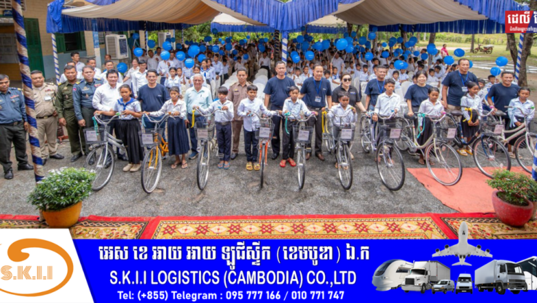 ទីភ្នាក់ងារកយកា សមាគមអតីតកម្មសិក្សាការីកម្ពុជា-កូរ៉េ និងក្រុមអ្នកស្ម័គ្រចិត្តកូរ៉េ ធ្វើសកម្មភាពសង្គម និងពិធីចែកអំណោយនៅខេត្តកំពង់ឆ្នាំង