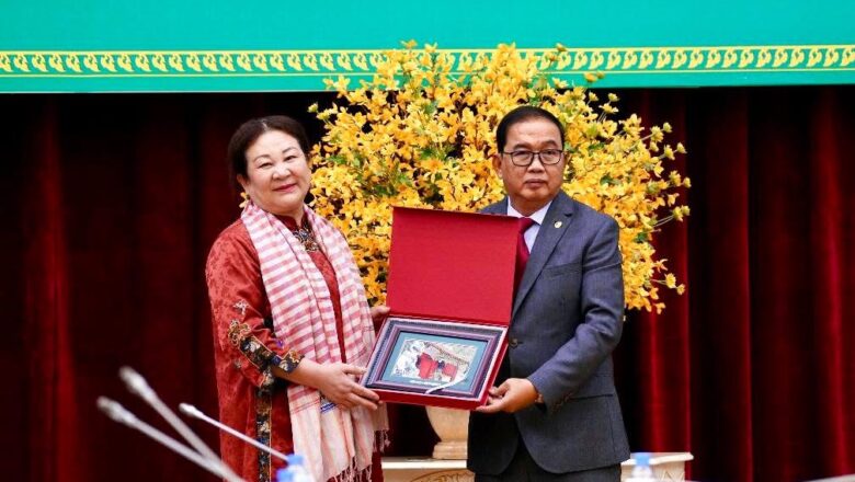 រដ្ឋមន្ត្រីប្រតិភូអមនាយករដ្ឋមន្ត្រី សូ ម៉ារ៉ា ទទួលជួបសម្តែងការគួរសម និងពិភាគ្សាការងារជាមួយគណៈប្រតិភូតំណាងឱ្យក្រុមប្រឹក្សាភិបាលសេដ្ឋកិច្ច និងបច្ចេកវិទ្យាអន្តរជាតិទីក្រុងប៉េកាំង (CIETA) និងប្រតិភូសហគ្រិនចំនួន១៨ ក្រុមហ៊ុន