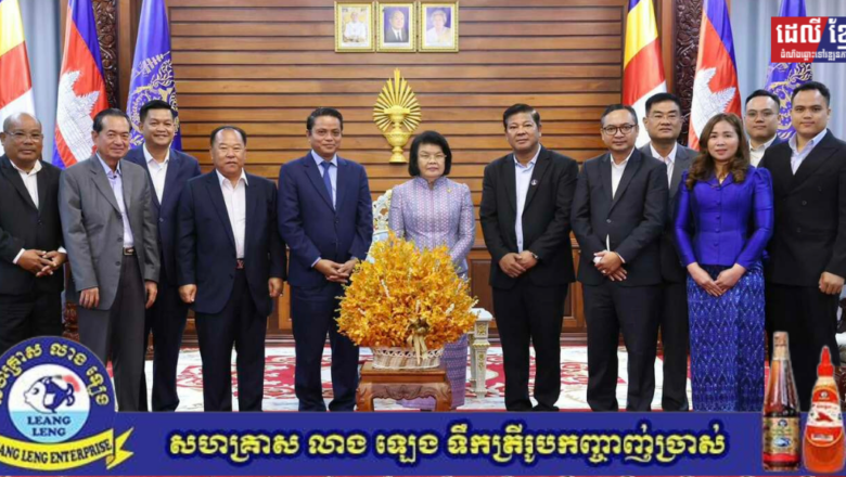 សម្តេចរដ្ឋសភាធិបតី ឃួន សុដារី មានមោទនភាព និងសូមអរគុណយ៉ាងក្រៃលែងចំពោះស្រ្តីបម្រើការជាប្រតិបត្តិករ ក្នុងវិស័យបោសសម្អាតមីន និងសំណល់ជាតិផ្ទុះពីសង្រ្គាម