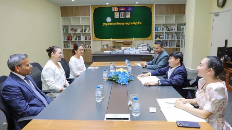 ឯកឧត្តមរដ្ឋមន្រ្តី ហេង សួរ អនុញ្ញាត​ឱ្យលោកស្រី Alissar Chaker ​តំណាង​កម្មវិធីអភិវឌ្ឍន៍សហប្រជាជាតិ (UNDP) ចូល​ជួប​សម្ដែង​ការ​គួរសម និង​​ជម្រាបលា​​ក្នុង​ឱកាស​ដែលនឹង​បញ្ចប់​បេសកកម្ម​នៅ​កម្ពុជាខាងមុខនេះ