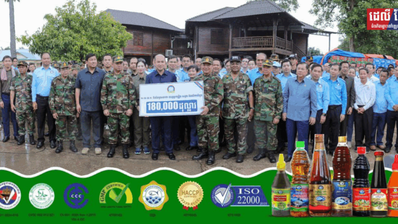 រដ្ឋមន្រ្តី ហេង សួរ ប្រធានក្រុមការងារសហភាពសហព័ន្ធយុវជនកម្ពុជា ក្នុងវិស័យការងារ សន្តិសុខសង្គម និងបណ្តុះបណ្តាលវិជ្ជាជីវៈ បានអញ្ជើញចូលរួមក្នុងពិធីជួបសំណេះសំណាលសួរសុខទុក្ខ និងប្រគល់ជំនួយជាថវិកា និងសម្ភារៈចាំបាច់ ដែលសហភាពសហព័ន្ធយុវជនកម្ពុជា កៀរគរបានពីប្រជាពលរដ្ឋគ្រប់មជ្ឈដ្ឋាន ជូនដល់នាយទាហាន នាយទាហានរង ពលទាហាន និងកងកម្លាំងប្រដាប់អាវុធ ដែលឈរជើងនៅជួរមុខ តាមបណ្ដោយព្រំដែន។