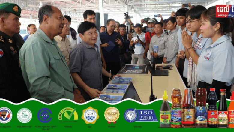 រដ្ឋមន្ត្រី ហេង សួរ បាន​អញ្ជើញ​ចុះ​ពិនិត្យ​មើល​មណ្ឌល​​សំចត​​ដែល​ជា​កន្លែង​ផ្តល់​ព័ត៌មាន​ពី​ឱកាសការងារ និងការបណ្តុះបណ្តាល​ជំនាញ​បច្ចេកទេស និងវិជ្ជាជីវៈ នៅ​តាម​ច្រកព្រំដែន​កម្ពុជា-ថៃ​ដែល​ជាយន្តការ​ត្រៀម​របស់​ក្រសួង​ក្នុង​ការ​ទទួល​បងប្អូន​ប្រជាពលរដ្ឋ និងពលករខ្មែរ​ដែល​មាន​បំណង​វិល​ត្រឡប់​មក​ស្រុក​កំណើតវិញ។