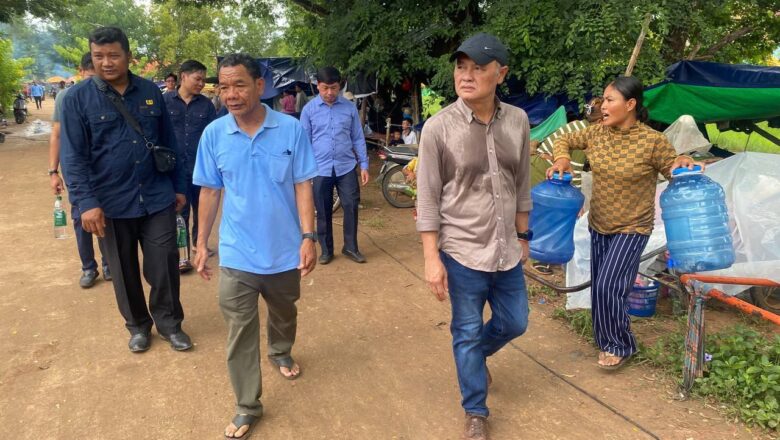 ឯកឧត្តម តាន់ ផាន់ណារ៉ា អនុប្រធានក្រុមការងាររាជរដ្ឋាភិបាលចុះមូលដ្ឋានខេត្តបន្ទាយមានជ័យចុះពិនិត្យជនភៀសសឹកជាង១៤០០គ្រួរសា ស្នាក់នៅស្រុកអូជ្រៅ