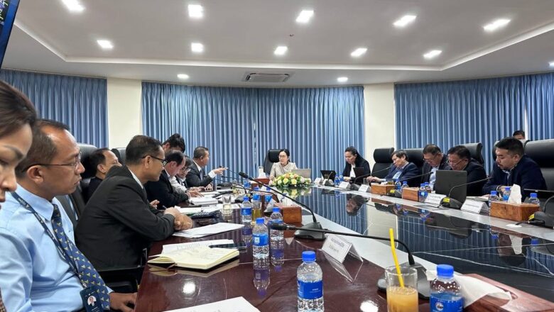 ឯកឧត្តមបណ្ឌិត កៅ ថាច និងសហការីបានអញ្ជើញចូលរួមកិច្ចប្រជុំនៅក្រសួងពាណិជ្ជកម្ម ស្តីពីកិច្ចសហប្រតិបត្តិការជំរុញការប្រមូលទិញកសិផលខ្មែរ