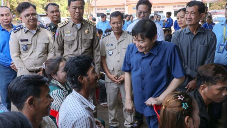 រដ្ឋមន្រ្តីក្រសួងការងារនាំយកឱកាសការងារជាង១ម៉ឺន៦ពាន់កន្លែងសម្រាប់ប្រជាពលរដ្ឋ និងពលករក្នុងខេត្តកំពង់ចាមដែលទើបត្រឡប់មកពីប្រទេសថៃ