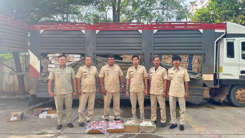 កម្លាំងជំនាញនៃអគ្គនាយកដ្ឋានសុខភាពសត្វនិងផលិតកម្មសត្វឆ្មក់បង្រ្កាប បានភ្លៅមាន់ និងសាច់គោ បង្កកចំនួន៨តោន