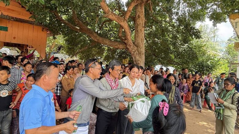 ក្រុមហ៊ុន Amru Riceនិង CACCនាំយកជំនួយស្បៀងអាហារដល់ប្រជាជនភៀសសឹកគិតជាទឹកប្រាក់ប្រមាណ ២៥,០០០ដុល្លារអាមេរិក