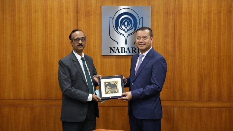 ឯកឧត្តមបណ្ឌិត កៅ ថាច ចុះអនុស្សរណៈយោគយល់គ្នានិងធនាគារជាតិអភិវឌ្ឍន៍ជនបទនិងកសិកម្មប្រទេសឥណ្ឌា (National Bank For Agriculture and Rural Development – NABARD)