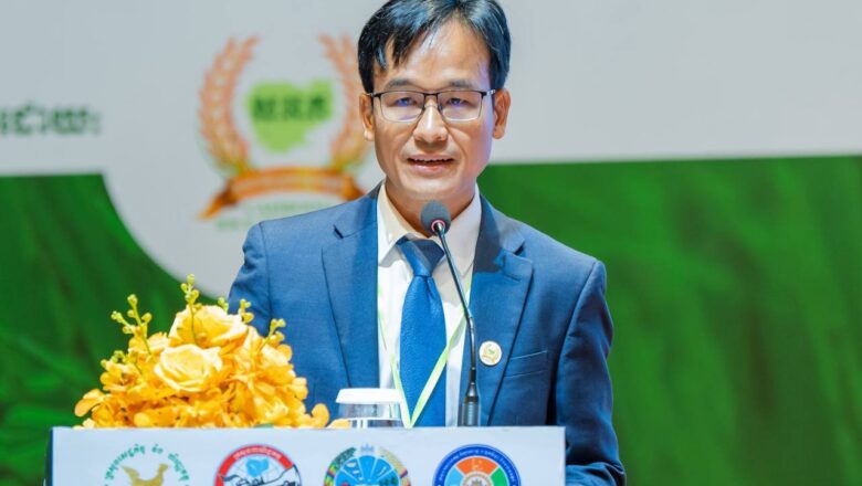 ឧកញ៉ា សុង សារ៉ន ប្រធានក្រុមប្រឹក្សាភិបាលសហព័ន្ធស្រូវអង្ករកម្ពុជា អំពាវនាវដល់សមាជិករួមគ្នាជាផ្លុងមួយ ពង្រីកវិសាលភាពស្រូវ ដើម្បីផ្តល់ផលចំណេញដល់កសិករ