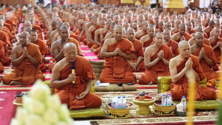 ព្រះសង្ឃ​ និងញាតិញោមជាង​ ១​ ០០០អង្គ/នាក់​ រៀបចំពិធីបុណ្យទក្ខិណានុប្បទាន និងបង្សុកូលឧទ្ទិសមហាកុសល​ ជូនវីរកងទ័ពខ្មែរដែលបានពលីជីវិត ក្នុងបុព្វហេតុការពារជាតិ