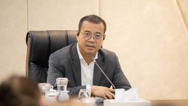 ឯកឧត្តមបណ្ឌិត កៅ ថាច អញ្ជើញដឹកនាំកិច្ចប្រជុំថ្នាក់ដឹកនាំប្រចាំសប្តាហ៍ ដើម្បីពិនិត្យ និងពិភាក្សាអំពី៖ វឌ្ឍនភាពការងារសំខាន់ៗប្រចាំសប្តាហ៍របស់ធនាគារ ARDB