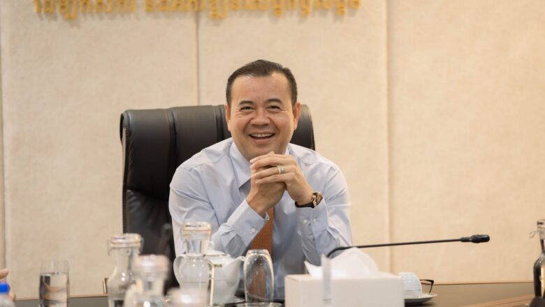 ឯកឧត្តមណ្ឌិត កៅ ថាច អញ្ជើញតំណាងអ្នកនាំចេញអង្ករប្រជុំពិភាក្សាទៅលើបញ្ហាប្រឈម និងកាលានុវត្តភាព ដើម្បីស្វែងរកដំណោះស្រាយ និងចូលរួមអភិវឌ្ឍវិស័យស្រូវអង្ករ នៅកម្ពុជា