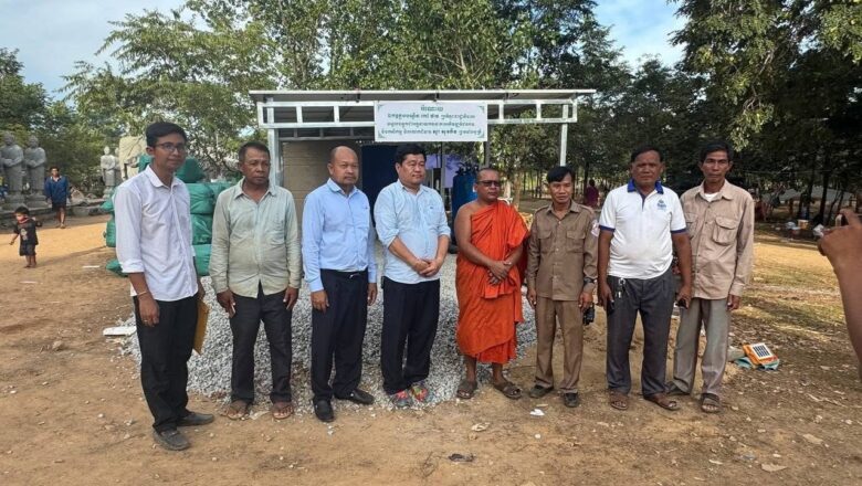 ឯកឧត្តមបណ្ឌិត កៅ ថាច បានចាត់តំណាងនាំយកសម្ភារ: ប្រព័ន្ធភ្លើងសូឡា និងម៉ាស៊ីនចម្រោះនិងផលិតទឹកស្អាត,  ធុងស៊ីទែនទឹក,ធុងទឹក និងតង់ខៀវសម្រាប់ជូនដល់បងប្អូនភៀសសឹក ចេញពីសង្គ្រាមឈ្លានពានដែលកំពុងស្នាក់នៅមណ្ឌលសុវត្ថិភាព ក្នុងមូលដ្ឋានខេត្តឧត្តរមានជ័យ