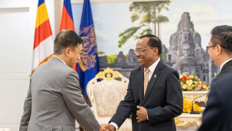 ឯកឧត្តម វង សូត អនុញ្ញាតឱ្យលោកសាស្រ្តាចារ្យបណ្ឌិត ហ៊ូ យ៉ុងអិន ប្រធានវិទ្យាស្ថាននីតិសាស្រ្តផ្លូវសូត្រចិន ចូលជួបសម្តែងការគួរសម