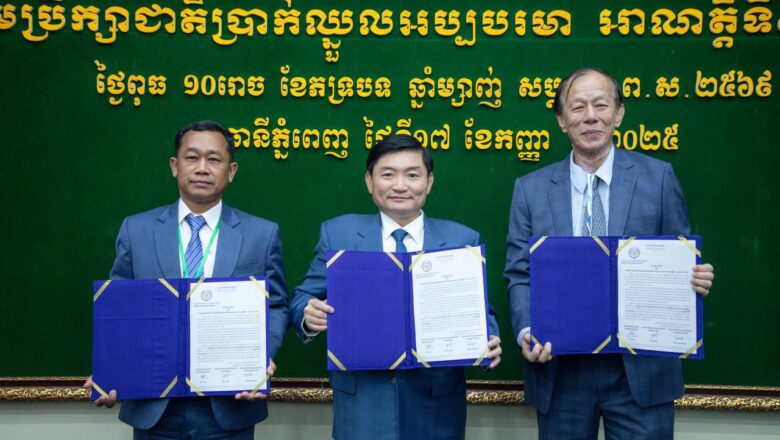 ដំណឹងល្អ! បងប្អូនកម្មករនិយោជិតទទួលបានការដំឡើងប្រាក់ឈ្នួលអប្បបរមាក្នុងវិស័យកាត់ដេរ កើនឡើងដល់ចំនួន ២១០ដុល្លារ សម្រាប់ឆ្នាំ២០២៦