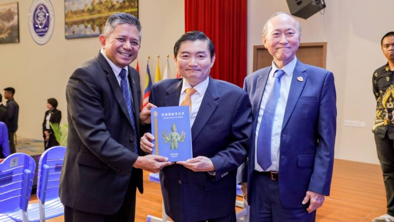 ឯកឧត្ដម ហេង សួរ រដ្ឋមន្ត្រីក្រសួងការងារ និងបណ្ដុះបណ្ដាលវិជ្ជាជីវៈ បានអញ្ជើញថ្លែងសុន្ទរកថា ក្នុងពិធីបិទការប្រកួតប្រជែងជំនាញបច្ចេកទេស និងវិជ្ជាជីវៈពិភពលោក ឆ្នាំ២០២៥ ប្រចាំតំបន់អាស៊ីអាគ្នេយ៍