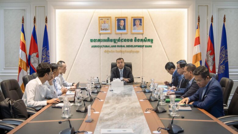 ឯកឧត្តមបណ្ឌិត កៅ ថាច បានអនុញ្ញាតឱ្យក្រុមការងារនៃក្រុមហ៊ុន Signature Agribiz នាយកផ្នែកផលិតកម្ម និងលោក Leang Lisang ជួបពិភាក្សាការងារលើការដំាដុះ និងផ្គត់ផ្គង់ត្រសក់ផ្អែម និងបន្លែសុវត្ថិភាពមួយចំនួន