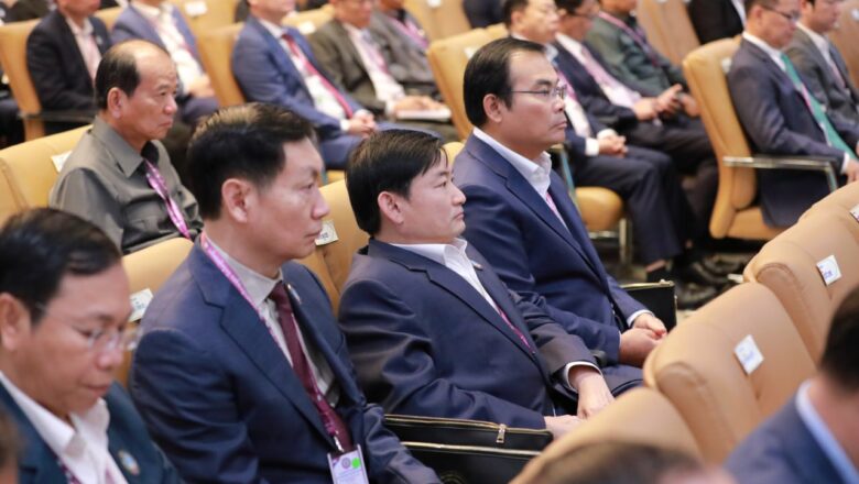 ឯកឧត្តម ហេង សួរ រដ្ឋមន្ត្រីក្រសួងការងារ និងបណ្តុះបណ្តាលវិជ្ជាជីវៈ បានអញ្ជើញចូលរួមជាភ្ញៀវកិត្តិយសក្នុង “មហាសន្និបាតវិសាមញ្ញតំណាងសមាគមអតីតយុទ្ធជនកម្ពុជាទូទាំងប្រទេស”