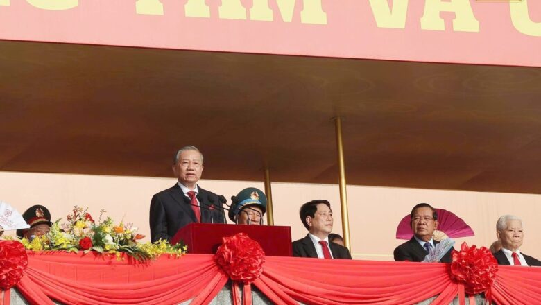 សម្តេចតេជោ ហ៊ុន សែន អញ្ជើញចូលរួមពិធីរំលឹកខួបអនុស្សាវរីយ៍លើកទី៨០ នៃបដិវត្តខែសីហា និងទិវាបុណ្យឯករាជ្យជាតិវៀតណាម