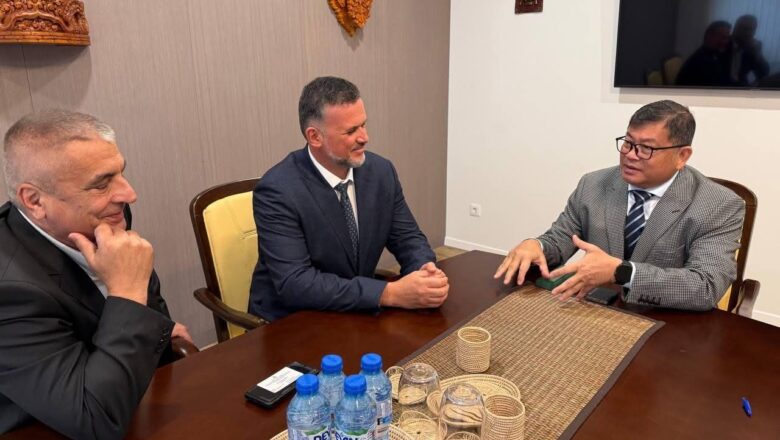 ឯកអគ្គរាជទូតនៃព្រះរាជាណាចក្រកម្ពុជាប្រចាំសាធារណរដ្ឋប៊ុលហ្គារី ស្នើអភិបាលរងតំបន់ នៃខេត្ត Stara Zagora នៃសាធារណរដ្ឋប៊ុលហ្គារី បង្កើតការតភ្ជាប់រវាងខេត្ត ស្តាហ្សាហ្គោរ៉ា និងខេត្តកំពង់ស្ពឺ