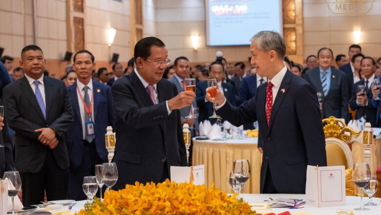 សម្ដេចតេជោ ហ៊ុន សែន អញ្ជើញចូលរួមពិធីអបអរខួបអនុស្សាវរីយ៍លើកទី៧៦ នៃថ្ងៃបង្កើតសាធារណរដ្ឋប្រជាមានិតចិន