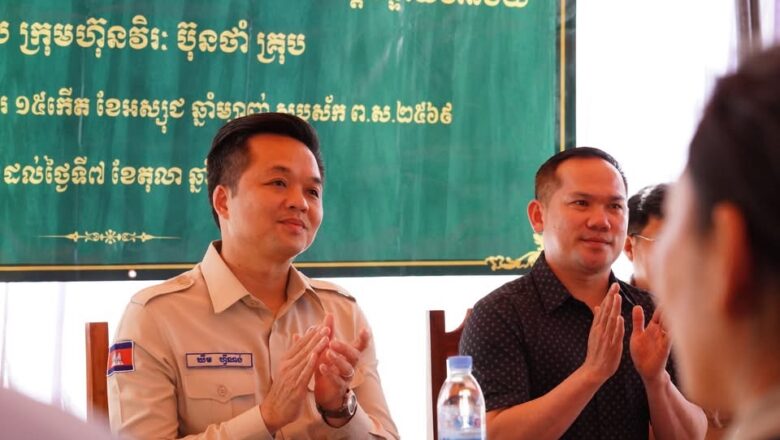 អ្នកឧកញ៉ា សួរ វីរៈ ចុះហត្ថលេខាលើកិច្ចសន្យាផលិតកម្ម និងផ្គត់ផ្គងស្រូវស្រង៉ែ ខេត្តបាត់ដំបង និងខេត្តបន្ទាយមានជ័យ ចំនួន ៥៦១០ តោន