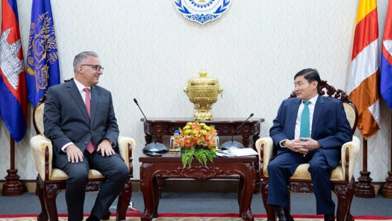 ក្រសួងការងារ និងបណ្តុះបណ្តាលវិជ្ជាជីវៈ និងអង្គការបណ្តុះបណ្តាល និងវឌ្ឍនភាពកម្ពុជា ចុះហត្ថលេខាលើកិច្ចព្រមព្រៀង ដើម្បីជំរុញការបណ្តុះបណ្តាលជំនាញវិជ្ជាជីវៈ ផ្នែកបដិសណ្ឋារកិច្ច និងទេសចរណ៍ដល់យុវជនកម្ពុជា