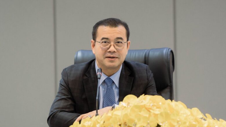 ឯកឧត្តមបណ្ឌិត កៅ ថាច អញ្ជើញជាអធិបតីក្នុងពិធីបើកសិក្ខាសាលាពិគ្រោះយោបល់វគ្គទី១ លើសេចក្តីព្រាងនៃរបាយការណ៍ស្រាវជ្រាវចំនួន ១ របស់មជ្ឈមណ្ឌលអគ្គបណ្ឌិតសភាចារ្យ អូន ព័ន្ធមុនីរ័ត្ន សម្រាប់ការសិក្សាគោលនយោបាយ និងបណ្ដុះបណ្ដាល (APM)