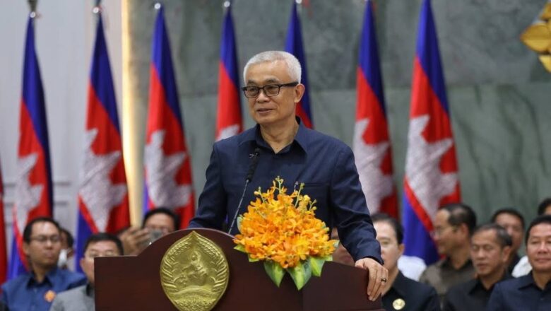 ឯកឧត្តមបណ្ឌិត កៅ ថាច អញ្ជើញចូលរួមអមដំណើរ ឯកឧត្តមអគ្គបណ្ឌិតសភាចារ្យ អូន ព័ន្ធមុនីរ័ត្ន ឧបនាយករដ្ឋមន្ត្រី ក្នុងពិធីប្រគល់ម៉ូតូ ៦៣គ្រឿង ដល់សិស្សនិទ្ទេស A និងថវិកាជូនសិស្សនិទ្ទេស B, C