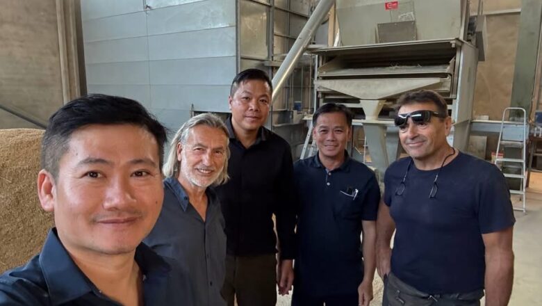 ឧកញ៉ា ឡាយ ឈុនហួ ប្រធានសហព័ន្ធស្រូវអង្ករកម្ពុជា បានអញ្ជើញធ្វើទស្សនកិច្ចទៅកាន់រោងម៉ាស៊ីនកិនស្រូវ និងស្វែងយល់លើពីការដាំដុះស្រូវ នៅប្រទេសអុីតាលី