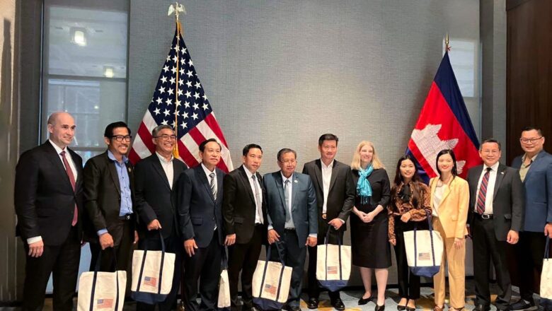 ឧកញ៉ា ឡាយ ឈុនហួ ប្រធានសហព័ន្ធស្រូវអង្ករកម្ពុជា បានអញ្ជើញចូលរួមនៅក្នុងកិច្ចពិភាក្សាតុមូលមួយស្ដីអំពី  វិស័យអាជីវកម្មកសិកម្មនៅកម្ពុជា