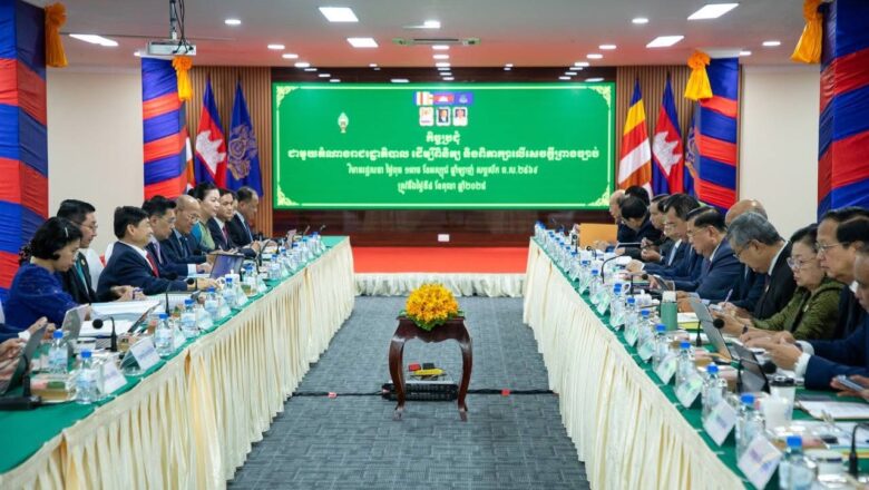 ឯកឧត្ដម ហេង សួរ បានទទួលការអនុញ្ញាតដ៏ខ្ពង់ខ្ពស់ពី សម្តេចមហាបវរធិបតី ហ៊ុន ម៉ាណែ ដឹកកនាំគណៈប្រតិភូចូលរួមក្នុងកិច្ចប្រជុំជាមួយ ឯកឧត្តម សួស យ៉ារ៉ា ប្រធានគណៈកម្មការកិច្ចការបរទេស សហប្រតិបត្តិការអន្តរជាតិ និងព័ត៌មាន (គណៈកម្មការទី៥)