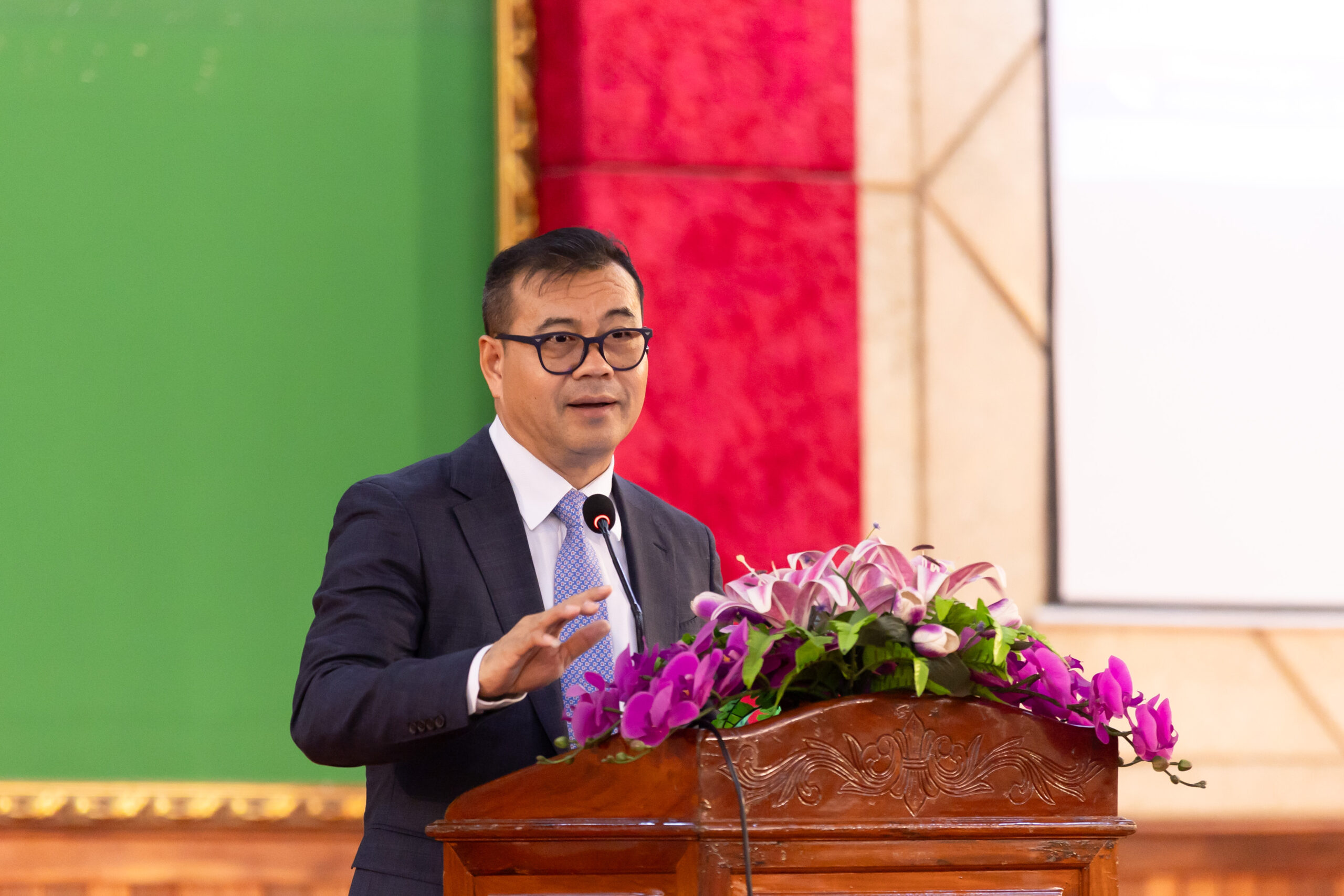 ឯកឧត្តមបណ្ឌិត កៅ ថាច អញ្ជើញថ្លែងសន្ទរកថាបើកនឹងធ្វើជាវាគ្មិន ក្នុងកម្មវិធីសិក្ខាសាលាស្តីពីកាលានុវត្តភាព និងទិសដៅវិនិយោគសម្រាប់អនាគត —