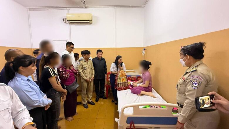 មន្ត្រីជាន់ខ្ពស់ក្រសួងការងារជួបសួរសុខទុក្ខពលការិនីខ្មែរដែលត្រូវក្រុមទាហានឈុតខ្មៅថៃចាប់រំលោភយ៉ាងព្រៃផ្សៃ