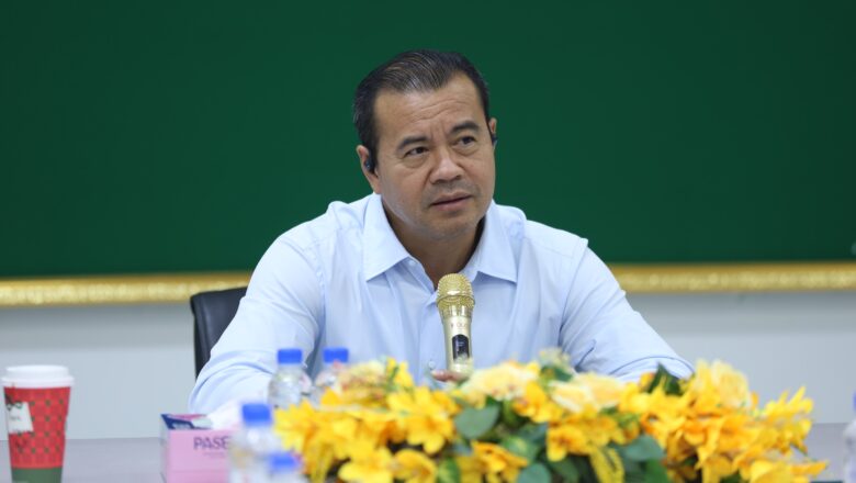 ឯកឧត្តមបណ្ឌិត កៅ ថាច ដឹកនាំកិច្ចប្រជុំ ត្រួតពិនិត្យមើលការប្រើប្រាស់មូលនិធិពិសេសរបស់រាជរដ្ឋាភិបាល  និងដាក់ចេញ វិធានការដោះស្រាយបញ្ហាស្រូវចាល់ស្តុក និងការប្រកួតប្រជែងទីផ្សារ