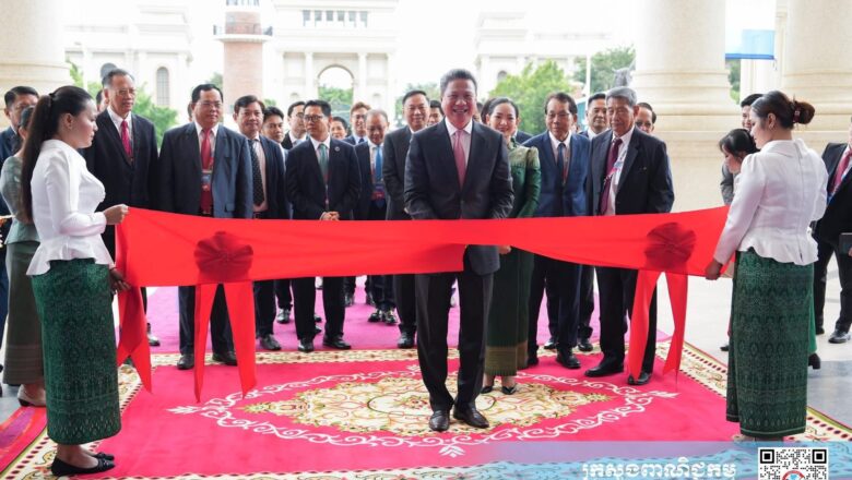 ឯកឧត្តមឧបនាយករដ្ឋមន្ត្រី ស៊ុន ចាន់ថុល អញ្ពិជើញសម្ពោធ “ពិព័រណ៍ពាណិជ្ជកម្មកម្ពុជា” លើកទី១៨ ឆ្នាំ២០២៥ ក្រោមមូលបទ “យុគសម័យថ្មីនៃពាណិជ្ជកម្ម៖ បង្កើនកិត្យានុភាពផលិតផលក្នុងស្រុក”