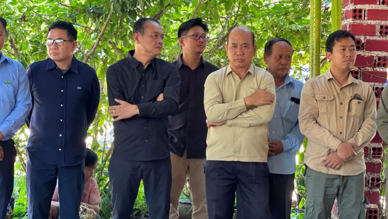 ឯកឧត្តម តាន់ ផាន់ណារ៉ា បានអញ្ជើញសំណេះសំណាលសាកសួរសុខទុក្ខ និងបាននាំយកនូវអំណោយដ៏ថ្លៃថ្លារបស់អ្នកឧកញ៉ាបណ្ឌិត ម៉ុង ឬទ្ធី ចែកជូនដល់ប្រជាពលរដ្ឋ រស់នៅភូមិព្រៃចាន់ ប្រមាណ ២៧១គ្រួសារ