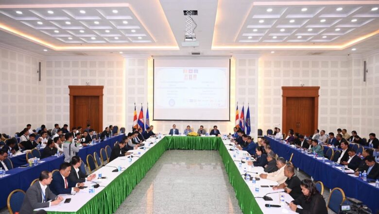 ក្លិបអ្នកកាសែតកម្ពុជា (ក.អ.ក) បានបើកវេទិកានិពន្ធនាយកសារព័ត៌មានកម្ពុជាលើកទី២២ ដើម្បីជជែកពិភាក្សាលើប្រធានបទទាក់ទងនឹងបច្ចុប្បន្នភាពនៃតួនាទីរបស់អ្នកសារព័ត៌មាននៅពេលមានជម្លោះព្រំដែន