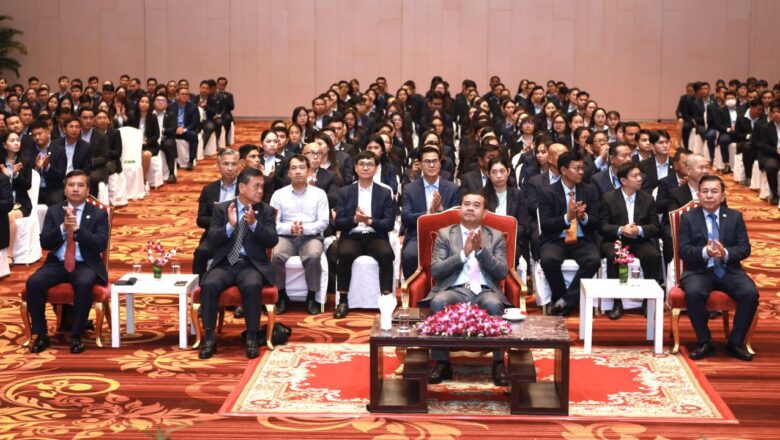 ឯកឧត្តមបណ្ឌិត កៅ ថាច អញ្ជើញដឹកនាំកិច្ច ប្រជុំបុគ្គលិកប្រចាំឆ្នាំ ២០២៥ របស់ធនាគារអភិវឌ្ឍន៍ជនបទ និងកសិកម្ម