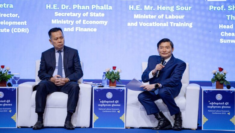 ឯកឧត្តម ហេង សួរ អញ្ជើញចូលរួមធ្វើវាគ្មិនក្នុងកិច្ចពិភាក្សាពិសេសនៃសន្និសីទថ្នាក់ជាតិ ស្ដីពីសេដ្ឋកិច្ចការងារ ឆ្នាំ២០២៥