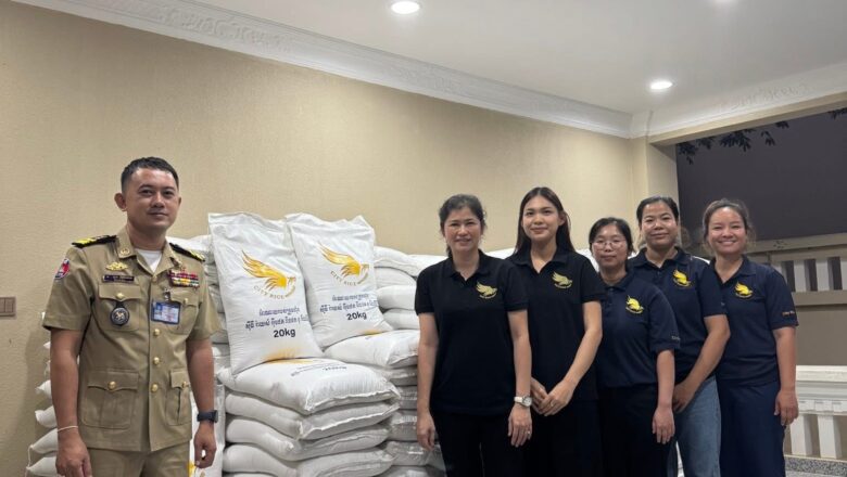 ក្រុមហ៊ុន សុីធី រ៉ាយស៍​ អុីមផត​ អិចផត​ ខូ​ អិលធីឌី បានធ្វើការបរិច្ចាគអង្ករ​ចំនួន ៥ តោន ដល់ ក្រុមស្ត្រីមនុស្សធម៌ស្ម័គ្រចិត្ត ក្នុងគោលបំណងជួយសង្គ្រោះជនភៀសសឹក និងគ្រួសារដែលកំពុងប្រឈមភាពលំបាក