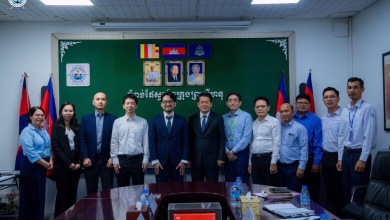 ឯកឧត្តម លូ គឹមឈន់ ទទួលស្វាគមន៍ដំណើរទស្សនកិច្ចសម្តែងការគួរសម និងកិច្ចប្រជុំពិភាក្សាការងារ ស្តីពីគម្រោងអភិវឌ្ឍន៍ផែនការមេប្រែក្លាយកំពង់ផែក្រុងព្រះសីហនុជាកំពង់ផែនិងមជ្ឈមណ្ឌលឡូជីស្ទីកថ្នាក់តំបន់នៅ កំពង់ផែស្វយ័តក្រុងព្រះសីហនុ