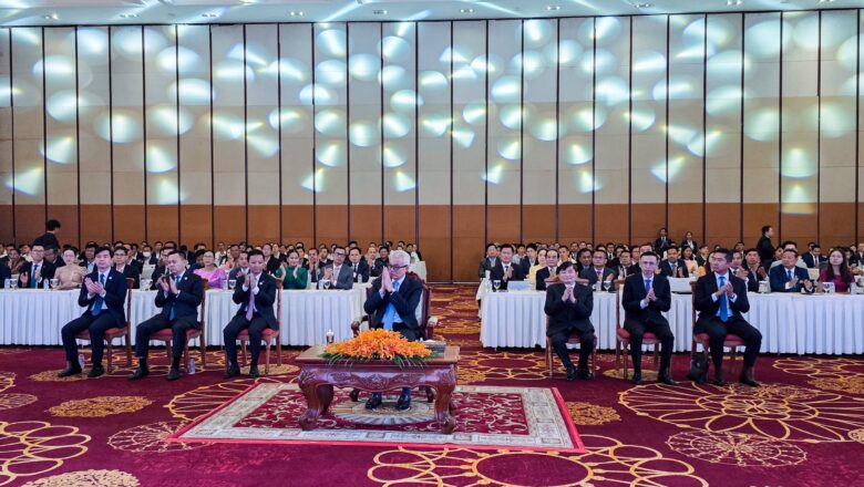 ឯកឧត្តម ហេង សួរ អញ្ជើញចូលរួមពិធីសម្ពោធជាផ្លូវការកម្មវិធីថ្នាក់ជាតិស្តីពី «ប័ណ្ណជំនាញ សម្រាប់សេដ្ឋកិច្ចក្រៅប្រព័ន្ធ» ក្រោមប្រធានបទ៖ បង្កើនជំនាញ បង្កើនឱកាស បង្កើនចំណូល